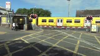 Birkdale Level Crossing [upl. by Swamy523]