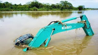 Excavator Accident Sink Underwater Heavy Recovery Kobelco SK200 Extended [upl. by Einnoj]